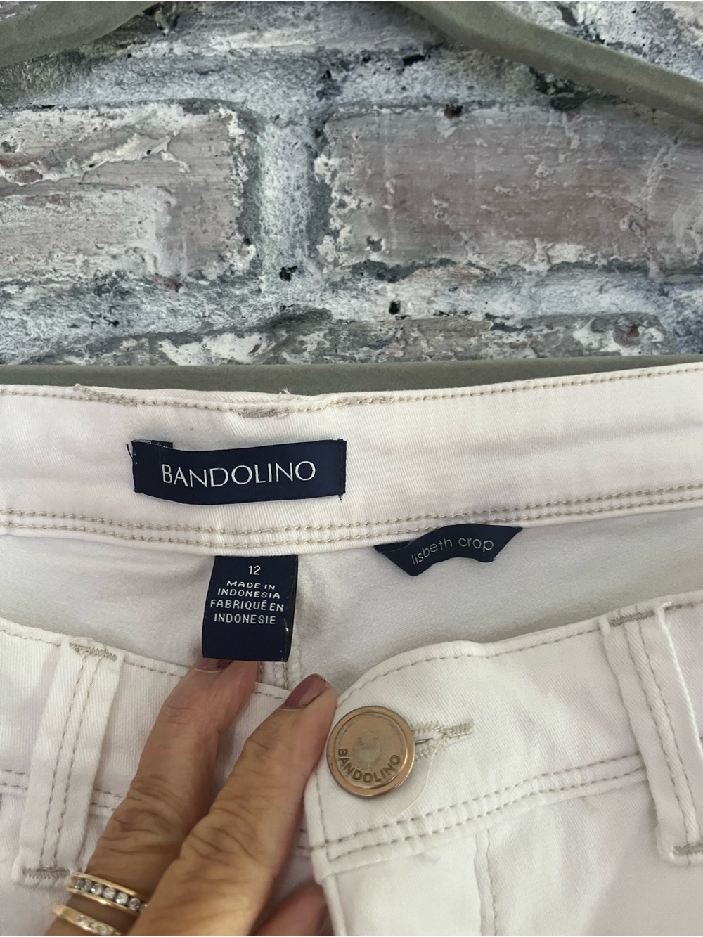 Bandolino Lisbeth Curvy Crop Floral Embroidery White Jeans in excellent like new - Picture 6 of 12